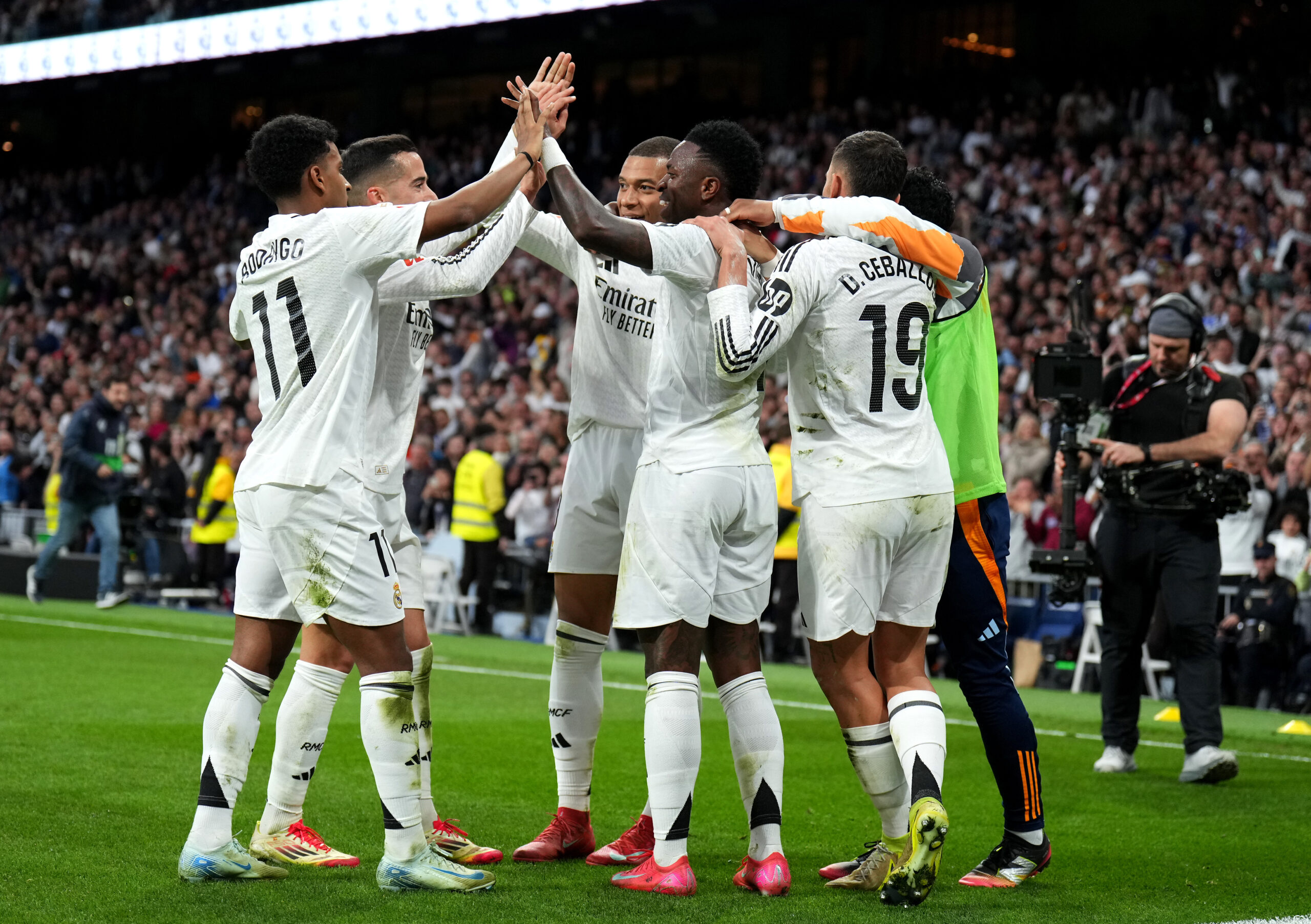 Jugadores del Real Madrid celebrando I @onefootball