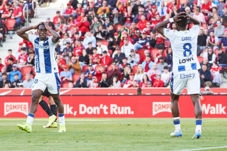 Diomande y Cissé lamentándose por una ocasión en el partido frente al Mallorca | Imagen: OneFootball