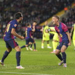 Dani Olmo y Eric García celebrando el gol