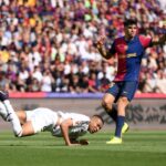 Mbappé y Gerard Martín peleando un balón en el clásico | Imagen: OneFootball