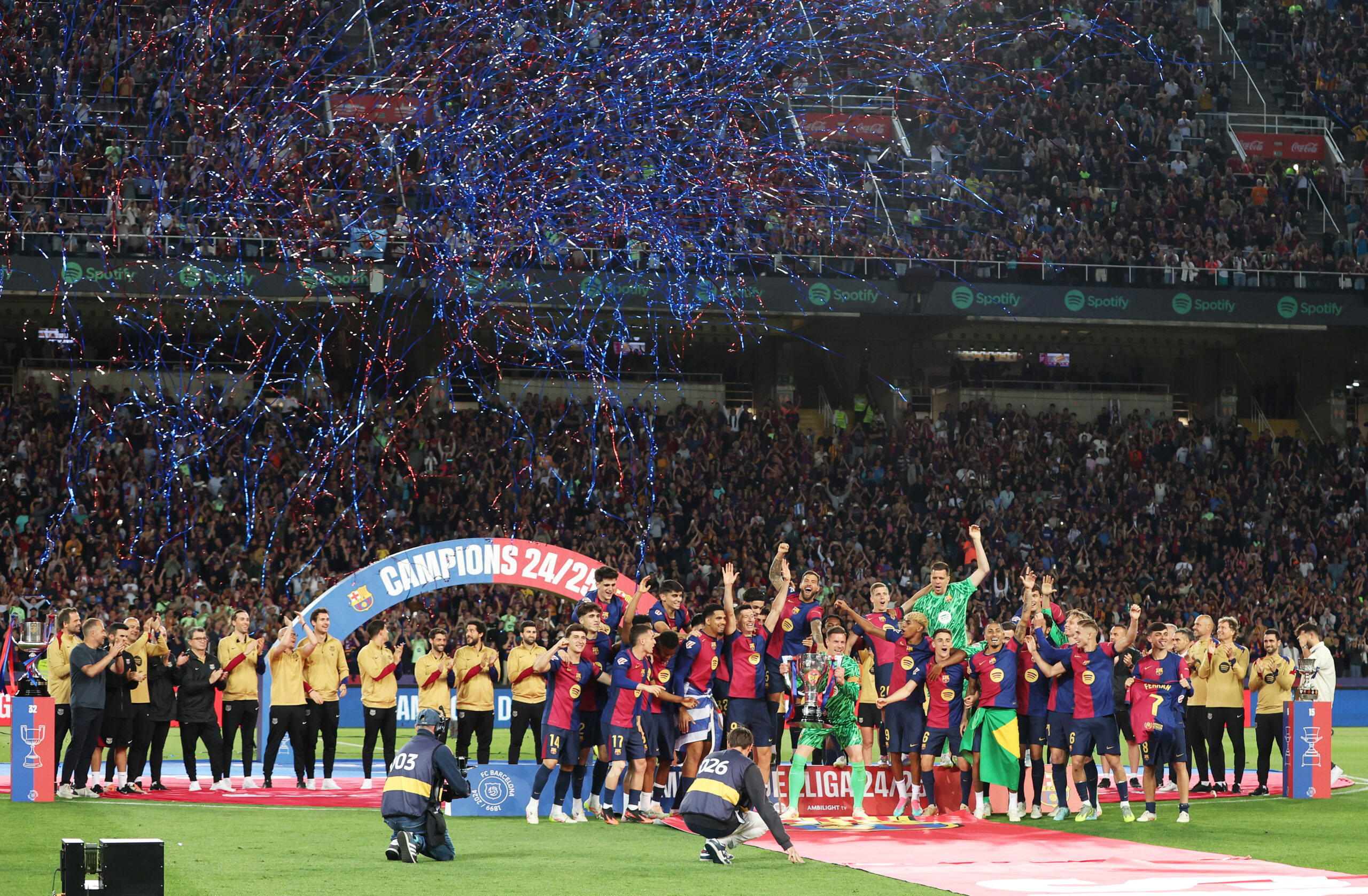 El Barcelona celebrando los títulos